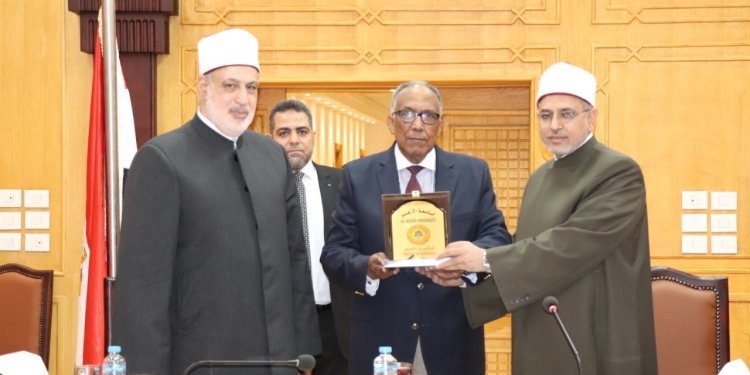 مجلس جامعة الأزهر يكرم الدكتور محمد بحر لانتخابه رئيسًا للجمعية المصرية للهندسة الجيوتكنيكية