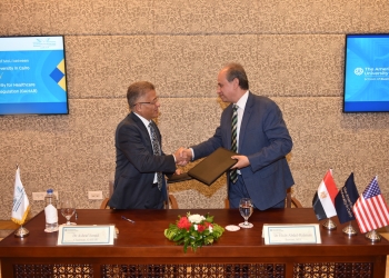 الجامعة الأمريكية توقع مذكرة تفاهم مع الهيئة العامة للاعتماد والرقابة الصحية لتأهيل المنشآت الطبية