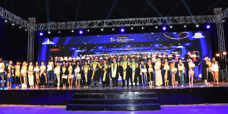 حقوق عين شمس تحتفل بتخرج الدفعة ال69