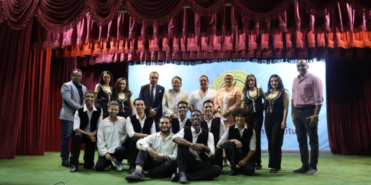 معهد إعداد القادة ينظم مهرجان الفنون الشعبية الأول