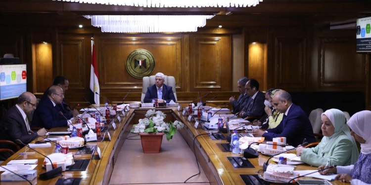 وزير التعليم العالي يرأس الاجتماع الأول للدورة الثالثة لانعقاد اللجنة التنفيذية للبعثات