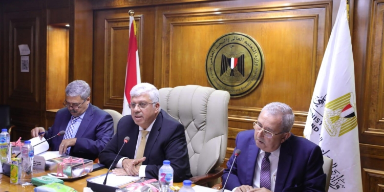 استمرار تسجيل رغبات التحويلات لطلاب المعادلات بتنسيق 2022