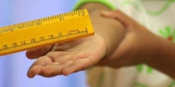 ضرب بعصا لإجبارهما على أعمال المنزل.. الداخلية تكشف واقعة اعتداء على طفلتين بالشرقية