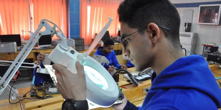 رضا حجازي: نسعى لتدريب طلاب التعليم الفني على أحدث التقنيات العالمية