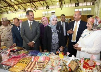 التعليم تفتتح معرض المدرسة المنتجة لعرض منتجات الطلاب بالسعيدية الثانوية بنين