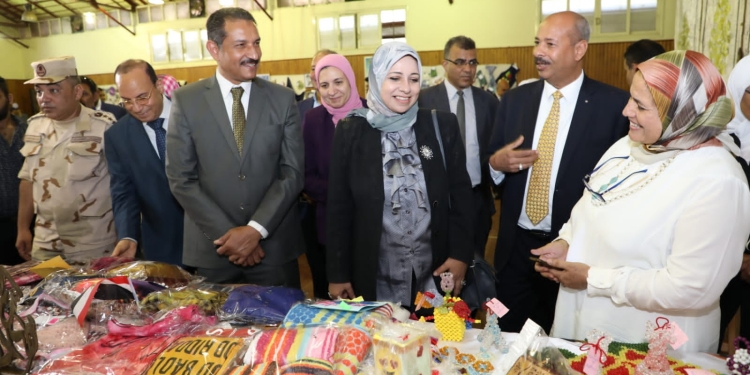 التعليم تفتتح معرض المدرسة المنتجة لعرض منتجات الطلاب بالسعيدية الثانوية بنين