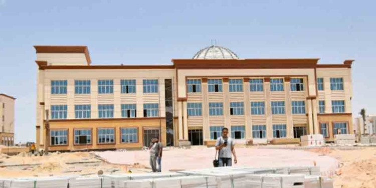 «المنشاوي» يتفقد انتظام العملية التعليمية بجامعة أسيوط الأهلية
