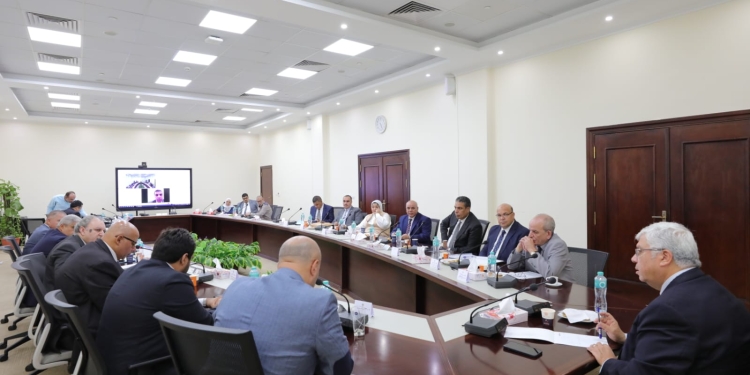 وزير التعليم العالي يعقد اجتماعًا مع رؤساء الجامعات التكنولوجية لمتابعة انتظام الدراسة