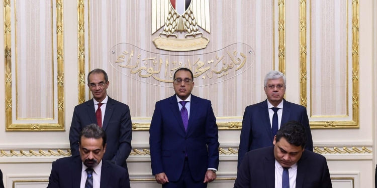 اتفاقية تعاون بين “المصرية للاتصالات” و”الأعلى للمستشفيات الجامعية
