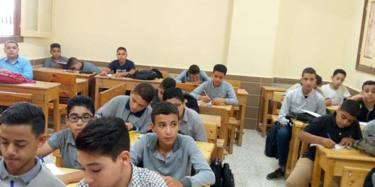 تبرعات رجال الأعمال وفرض رسوم على الأهالي.. خبير تربوي يحدد 10 خطوات لإصلاح التعليم