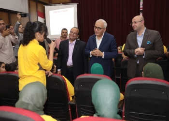 رضا حجازي يتابع تنفيذ مشاهدات القنوات التعليمية ويؤكد على ضرورة تحقيق نسبة الـ25% بالمدارس