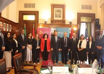 وفد الجامعة الأمريكية فى بنك مصر