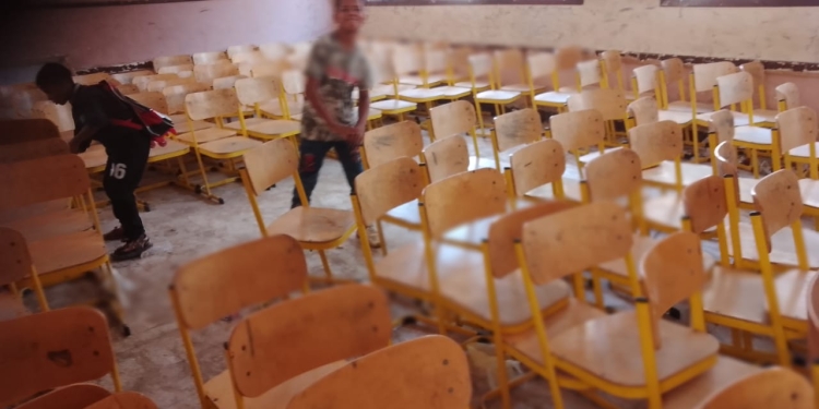 تعدي طالب على زميله بالضرب بسبب التختة الأولى.. أعرف الحقيقة