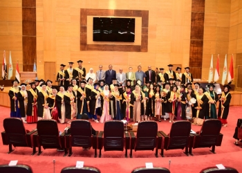 جامعة سوهاج تحتفل بتخريج 250 مترجم بكلية الاداب