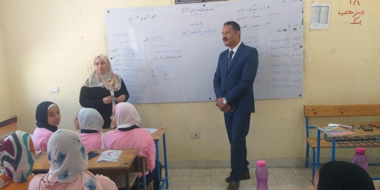 إطلاق إسم طالبة المعتمدية المتوفاة على قاعة تدريس.. ووكيل الوزارة يشكر مدرسي مدرستها