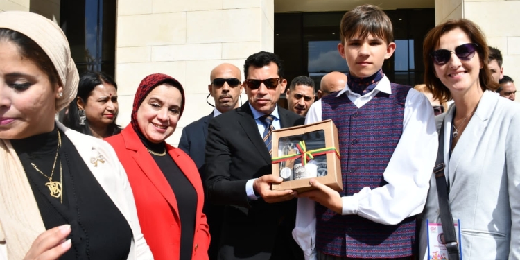 وزير الشباب والرياضة يلتقي وفود مهرجان أطفال العالم في نسخته الثالثة