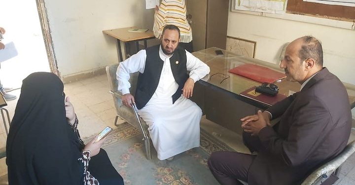 ضربوها بالعُصي أمام الطلاب.. 4 أولياء أمور يعتدون بالضرب على أخصائية اجتماعية بمطروح