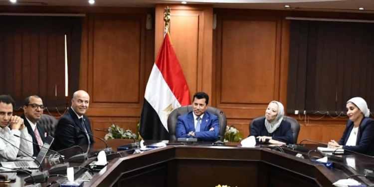 وزير الرياضة يلتقى الشباب المتطوعين فى تنظيم بطولة كأس العالم بقطر