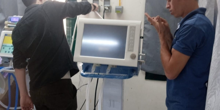 بقيمة 150 ألف جنيه..دفعة طب بنها 2006 تتبرع بجهاز تنفس صناعي