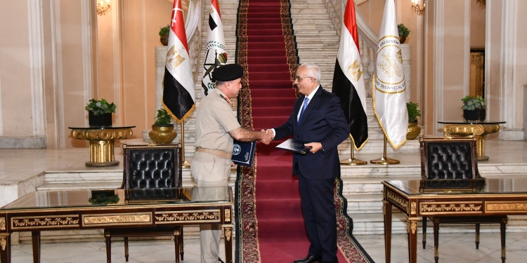 توقيع برتوكول تعاون لتطبيق التأهيل العسكري لـ100 مدرسة بالتعليم الفني