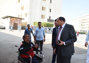 رئيس جامعة بني سويف يتفقد الكليات و يجري حوار مع الطلاب والعاملين