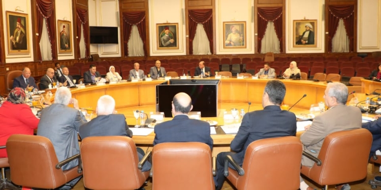 محافظ القاهرة يترأس اجتماع اللجنة التحضيرية للمجلس الاقتصادي الاجتماعي للعاصمة