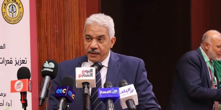 ﻿ نائب رئيس جامعة الأزهر يعلن توصيات المنتدى الدولي الخامس حول التغيرات المناخية