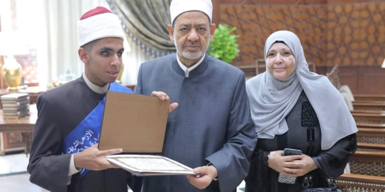 الإمام الأكبر يكرم أوائل الشهادة الثانوية الأزهرية 2022