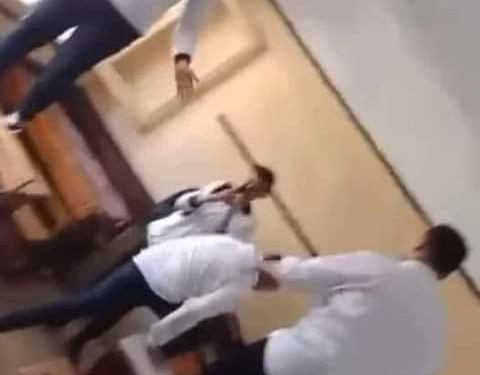 استبعاد مدير مدرسة وفصل طلاب شغلوا مهرجانات على السبورة الذكية بالدقهلية