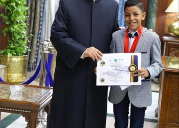 الإمام الأكبر يكرِّم فريق الأزهر الحاصل على المركز الأول عربيًّا بالأسبوع العربي للبرمجة بتونس