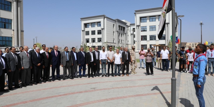 في أول يوم دراسة ..وزير التعليم العالي يتفقد جامعة بنها الأهلية