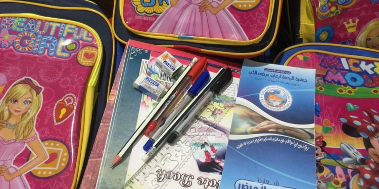 توزيع حقائب وأدوات مدرسية على الأسر الأكثر احتياجًا بالقاهرة والإسكندرية