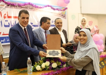 ﻿عميد كلية طب بنات الأزهر بدمياط يرحب بالطالبات الجدد ويهنئهن بالمولد النبوي وانتصارات أكتوبر