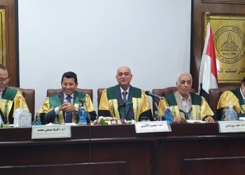 ﻿وزير الشباب والرياضة يشارك في مناقشه رساله دكتوراه بكليه التجارة جامعه عين شمس