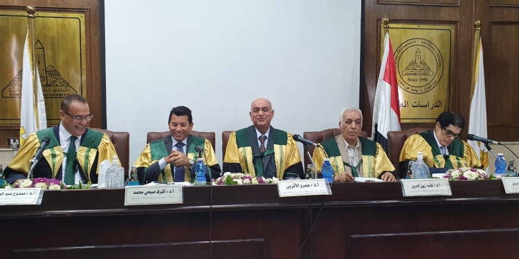 ﻿وزير الشباب والرياضة يشارك في مناقشه رساله دكتوراه بكليه التجارة جامعه عين شمس
