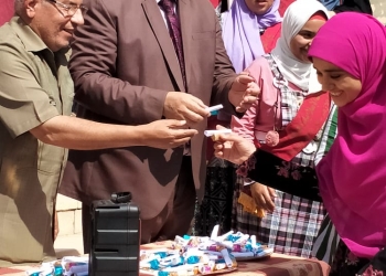 كلية الدراسات الإسلامية والعربية بالقليوبية تستقبل الطالبات بالهدايا والورود والبالونات