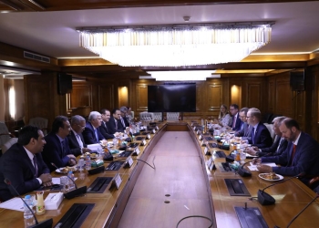 وزير التعليم العالي يلتقي بوفد ألماني لبحث تعزيز التعاون العلمي والبحثي 