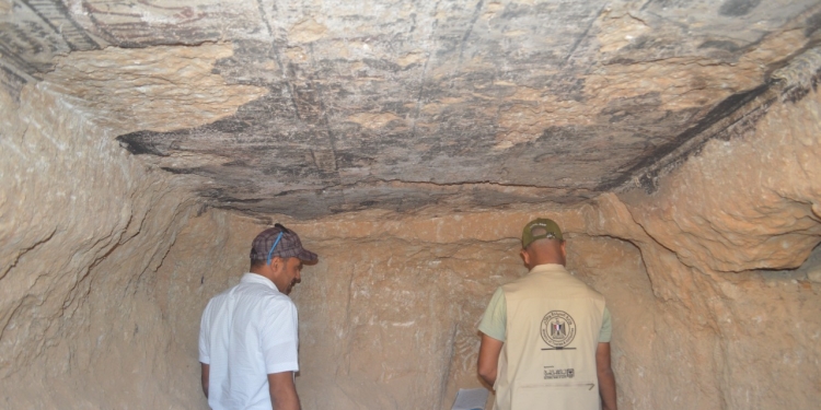 المجلس الأعلى للآثار : تنظيم برنامج تدريبي للتدريب على أعمال الحفائر يقود للكشف عن مقبرة من العصر البطلمي