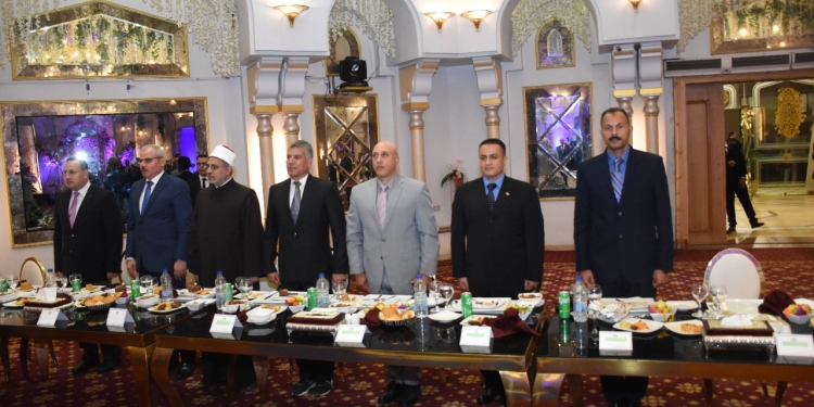 رئيس جامعة الأزهر يشهد احتفالية الدفاع الشعبي والعسكري وتكريم الطلاب أوائل الجامعات المصرية