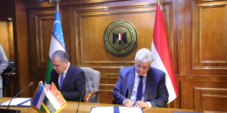 وزير التعليم العالي يوقع بروتوكول تعاون مع أوزبكستان في مجال العلوم والابتكار