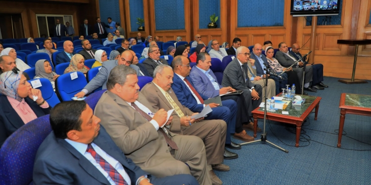  إنشاء وحدة للتواصل والدعم للمعلمين بالمديريات التعليمية 