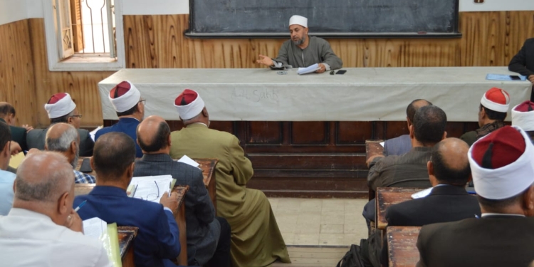 ﻿رئيس الشرقية الأزهرية يبحث معوقات الدراسة لمعاهد المنطقة