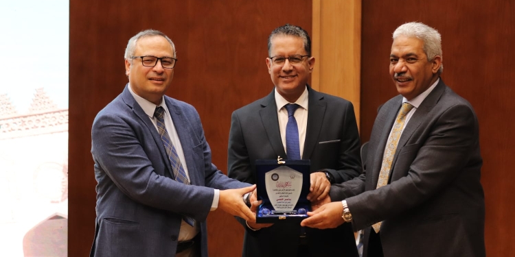 ﻿نائب رئيس جامعة الأزهر يشهد الدورة التدريبية لوحدة الأبحاث العلمية حول النشر العلمي في المجلات الدولية