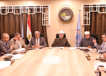﻿رئيس جامعة الأزهر يترأس اجتماع مناقشة برنامج الساعات المعتمدة