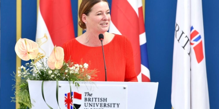 تفاصيل مشاركة وزيرة الدولة البريطانية لشئون أفريقيا في محاكي الجامعة البريطانية لقمة المناخ