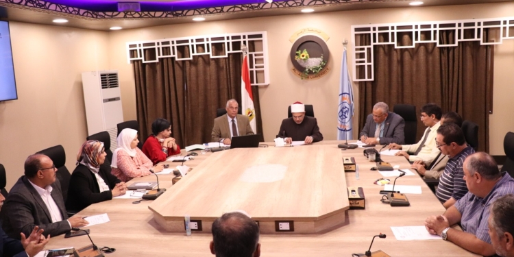 رئيس جامعة الأزهر يترأس اجتماع مجلس إدارة صندوق التكافل الاجتماعي ويهنئ الأعضاء الجدد