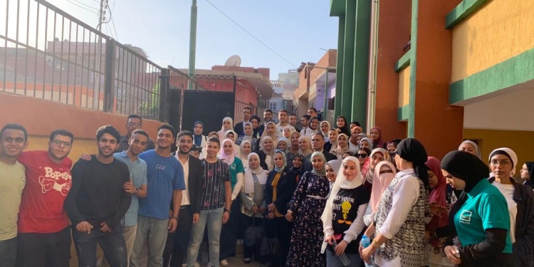 زيارات ميدانية لطلاب جامعة القاهرة لمتابعة إنجازات مبادرة حياة كريمة بقرى الجيزة
