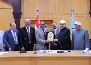 ﻿مجلس جامعة الأزهر يتسلم درع QS العالمية ويكرم القامات العلمية الكبيرة التي اسهمت في رفع تصنيف الجامعة