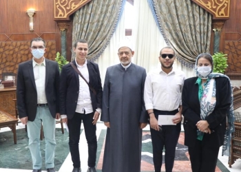 ﻿الإمام الأكبر يكرم أوائل مركز الأزهر لتعليم اللغة الفرنسية