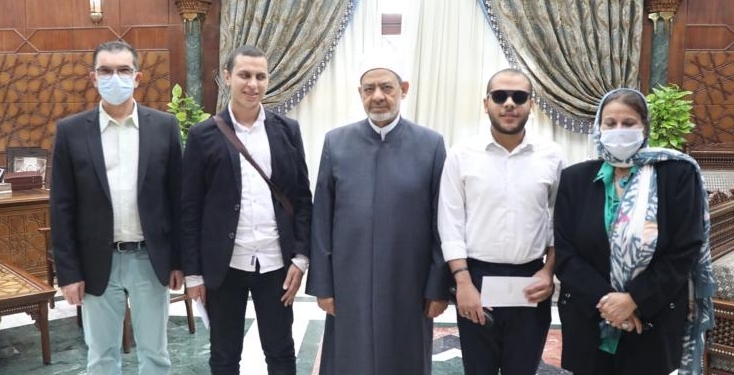 ﻿الإمام الأكبر يكرم أوائل مركز الأزهر لتعليم اللغة الفرنسية